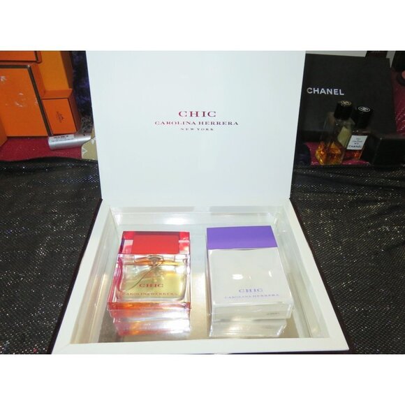 Carolina Herrera CHIC Gift Set EDP & Perfumed Lotion FREESIA MUSK Rose Amber - Picture 1 of 8